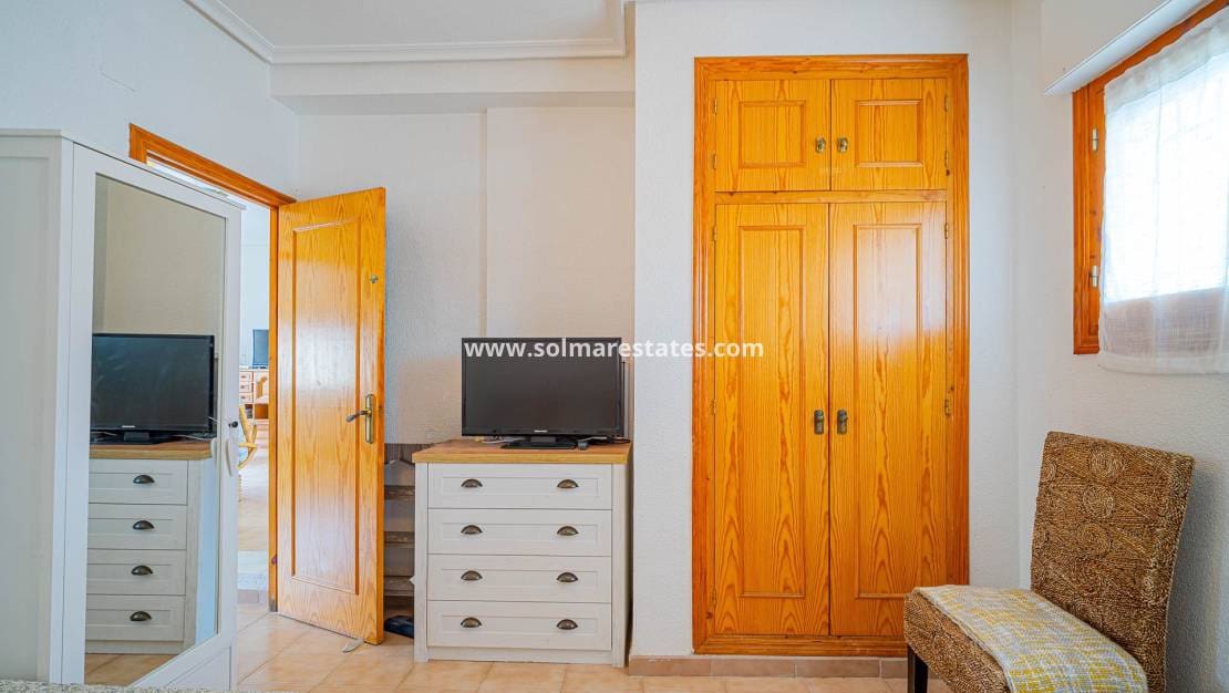 2 chambre Appartement à vendre à Punta Prima avec piscine - 170 000 € (Ref: 9841407)