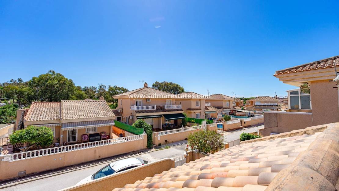 2 chambre Villa/Maison à vendre à Punta Prima avec piscine - 235 000 € (Ref: 9841408)