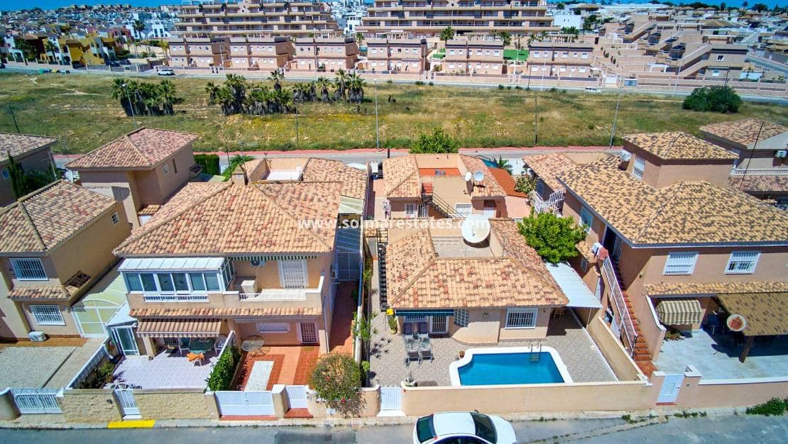 2 chambre Villa/Maison à vendre à Punta Prima avec piscine - 235 000 € (Ref: 9841408)