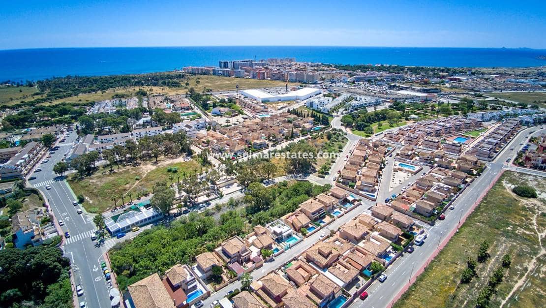 2 chambre Villa/Maison à vendre à Punta Prima avec piscine - 235 000 € (Ref: 9841408)