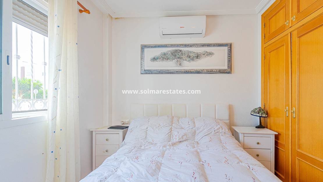 3 soveværelse Rækkehus til salg i Orihuela Costa med swimmingpool - € 265.000 (Ref: 9841409)