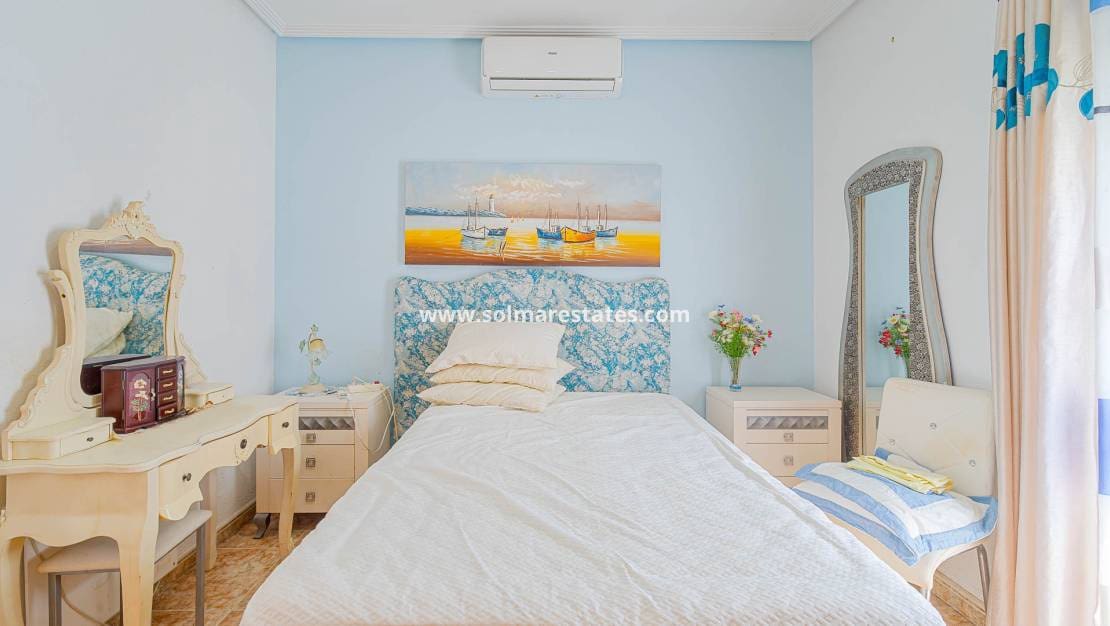 3 soveværelse Rækkehus til salg i Orihuela Costa med swimmingpool - € 265.000 (Ref: 9841409)