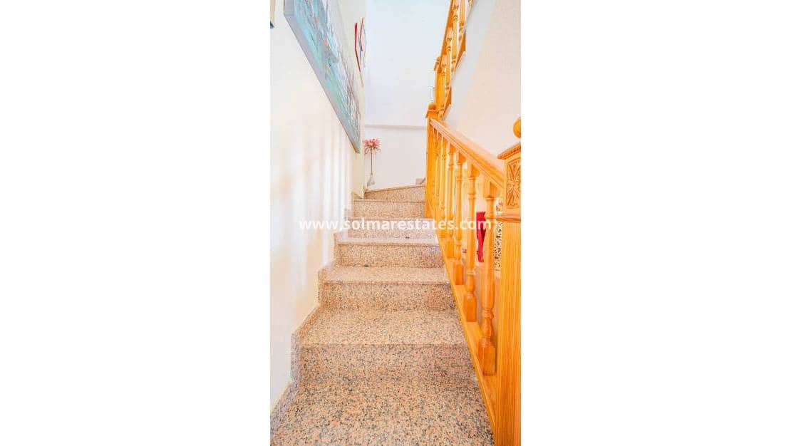 3 soveværelse Rækkehus til salg i Orihuela Costa med swimmingpool - € 265.000 (Ref: 9841409)