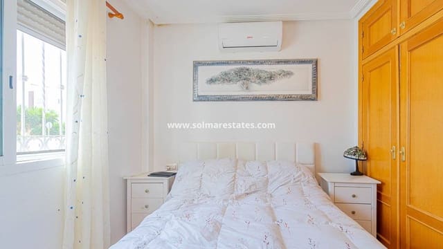 3 soveværelse Rækkehus til salg i Punta Prima, Orihuela med swimmingpool - € 265.000 (Ref: 9841409)