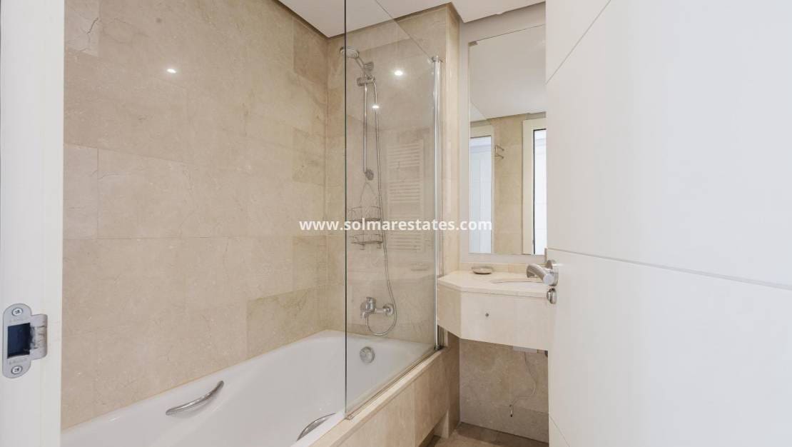 2 chambre Appartement à vendre à Campoamor avec piscine - 315 000 € (Ref: 9844205)