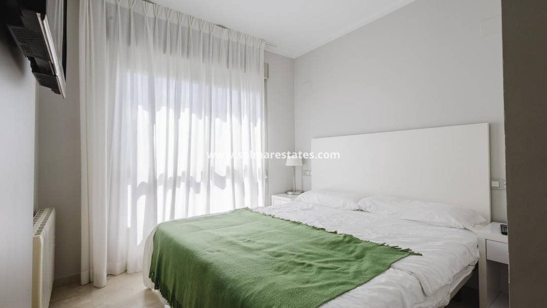 2 chambre Appartement à vendre à Campoamor avec piscine - 315 000 € (Ref: 9844205)