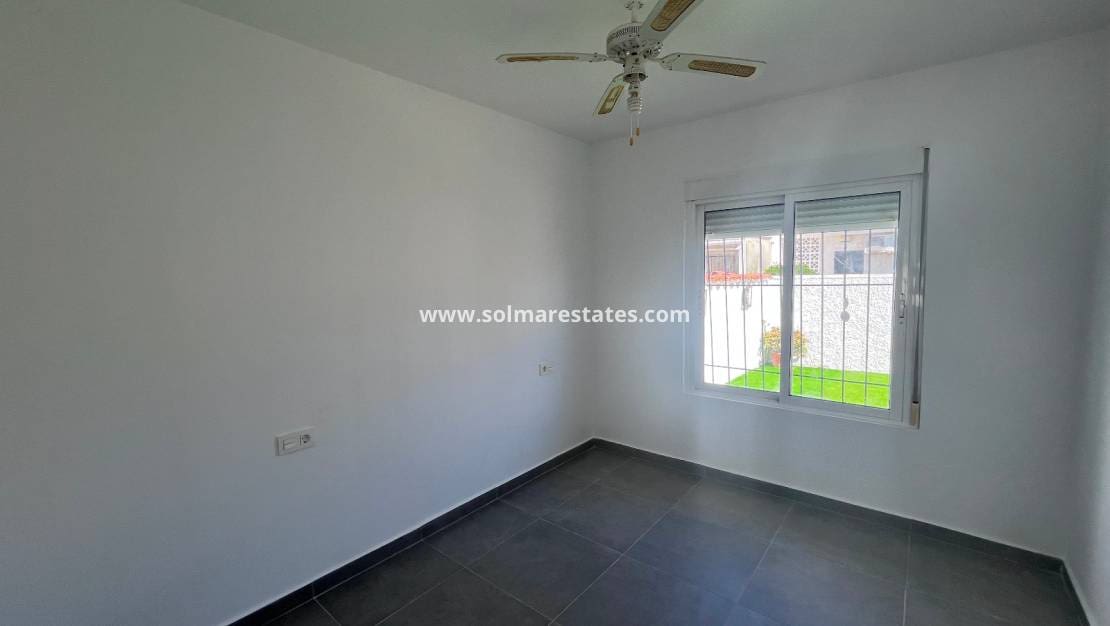 2 bedroom Bungalow for sale in El Limonar with pool - € 139,995 (Ref: 9844639)
