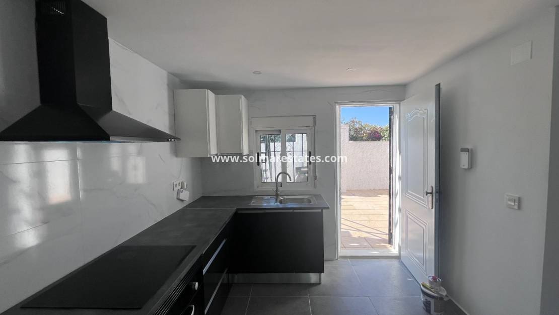 2 bedroom Bungalow for sale in El Limonar with pool - € 139,995 (Ref: 9844639)