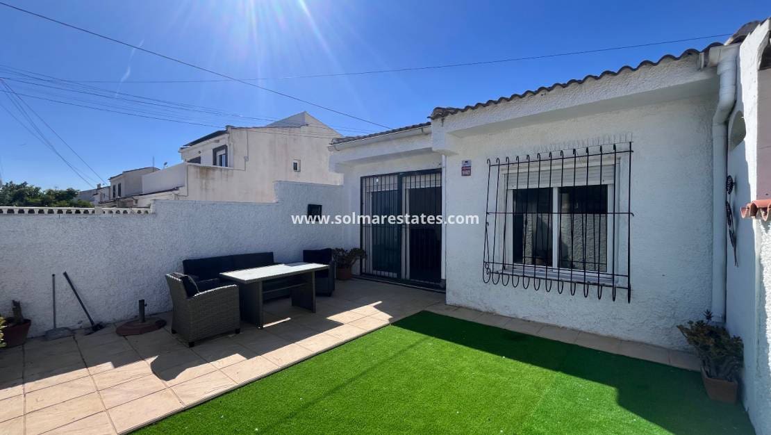 2 bedroom Bungalow for sale in El Limonar with pool - € 139,995 (Ref: 9844639)