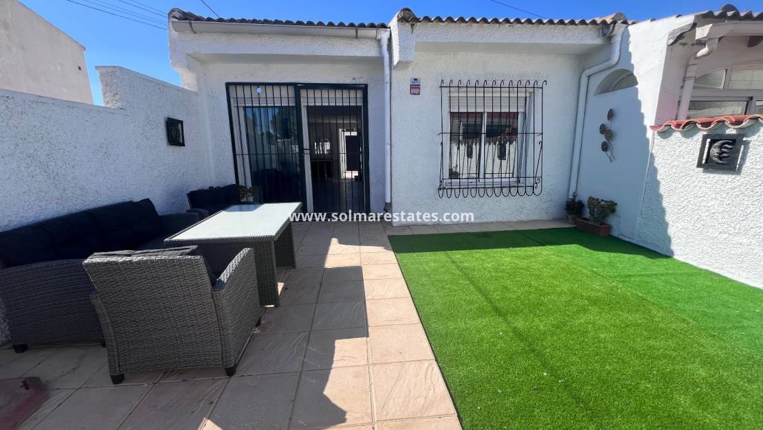 2 bedroom Bungalow for sale in El Limonar with pool - € 139,995 (Ref: 9844639)