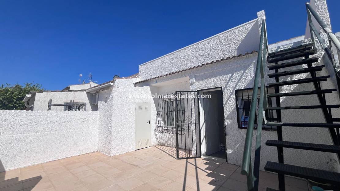 2 bedroom Bungalow for sale in El Limonar with pool - € 139,995 (Ref: 9844639)