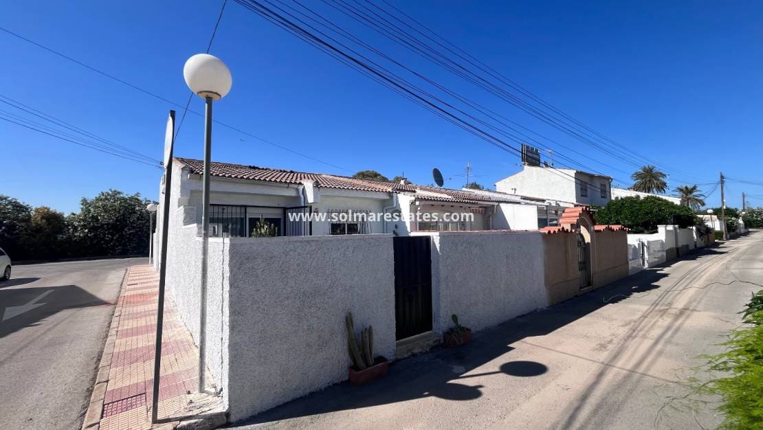 2 bedroom Bungalow for sale in El Limonar with pool - € 139,995 (Ref: 9844639)