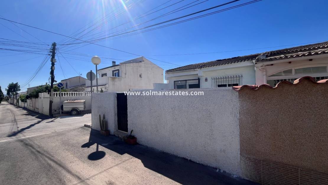 2 bedroom Bungalow for sale in El Limonar with pool - € 139,995 (Ref: 9844639)
