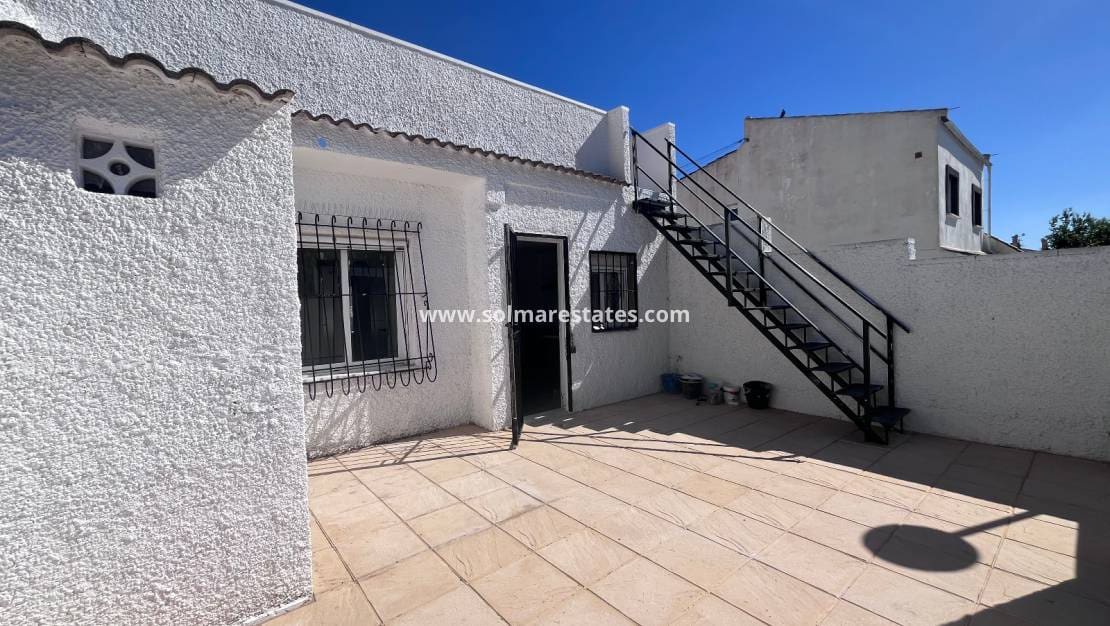 2 bedroom Bungalow for sale in El Limonar with pool - € 139,995 (Ref: 9844639)