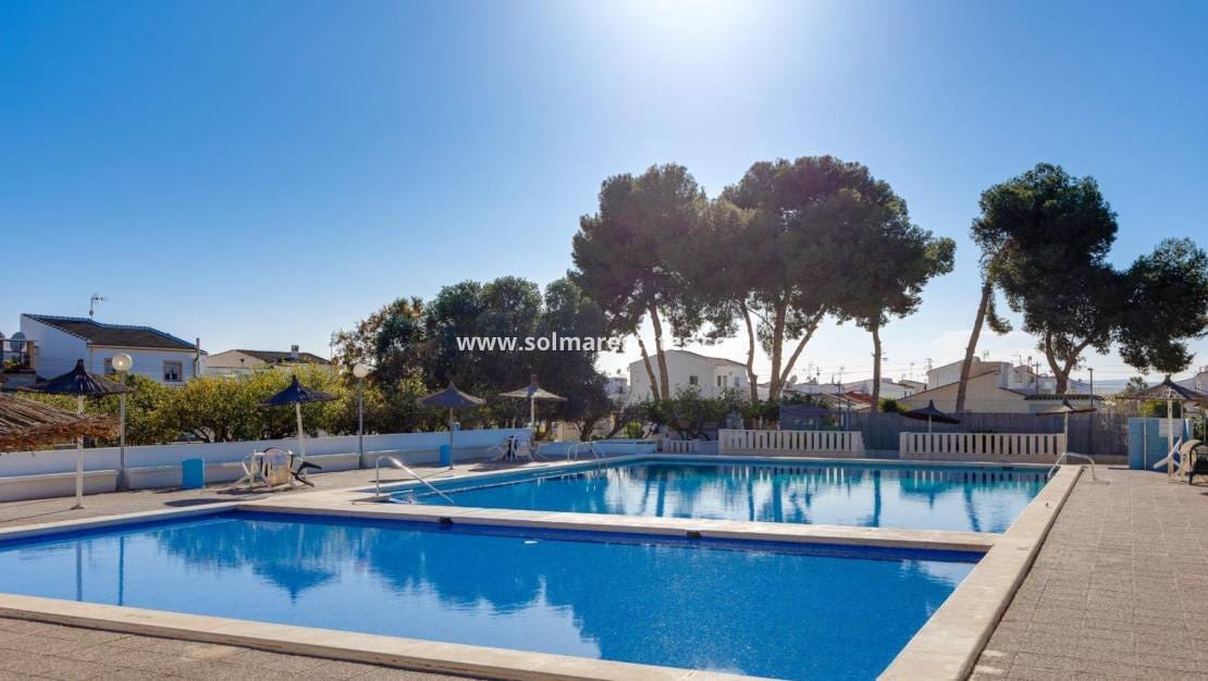 2 bedroom Bungalow for sale in El Limonar with pool - € 139,995 (Ref: 9844639)