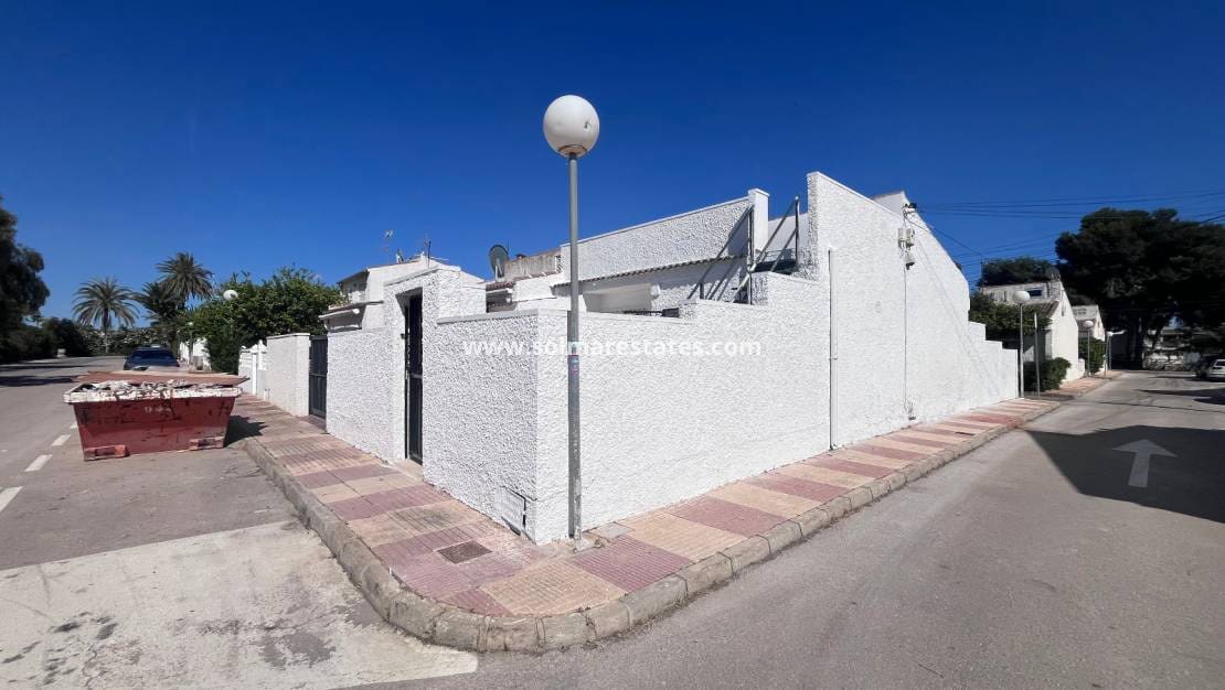 2 bedroom Bungalow for sale in El Limonar with pool - € 139,995 (Ref: 9844639)