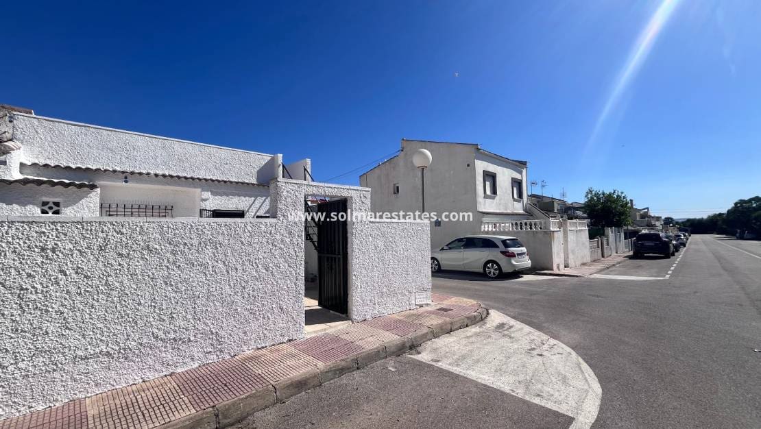 2 bedroom Bungalow for sale in El Limonar with pool - € 139,995 (Ref: 9844639)