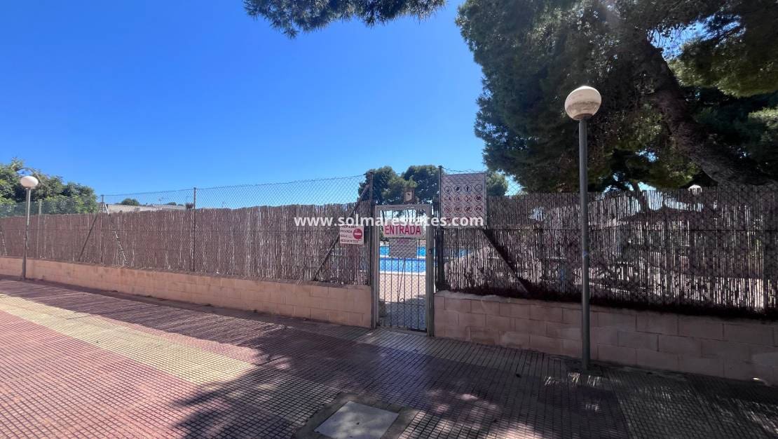 2 bedroom Bungalow for sale in El Limonar with pool - € 139,995 (Ref: 9844639)