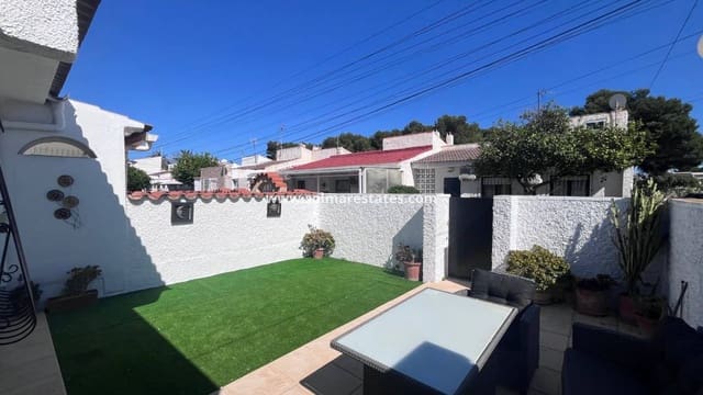 Bungalow de 2 habitaciones en El Limonar, Torrevieja en venta con piscina - 139.995 € (Ref: 9844639)