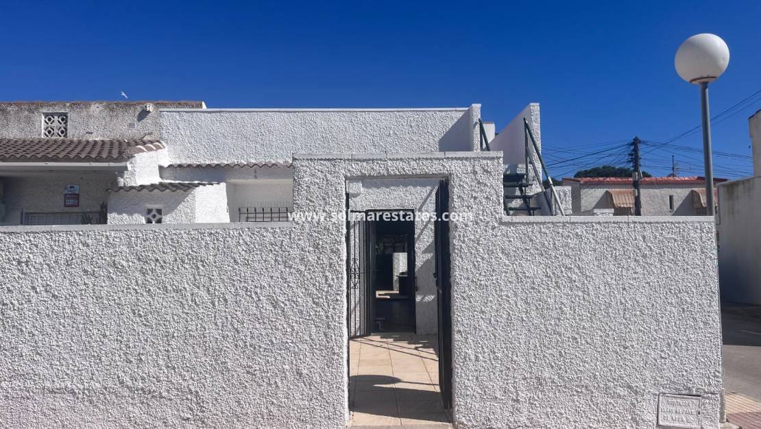 2 bedroom Bungalow for sale in El Limonar with pool - € 139,995 (Ref: 9844639)