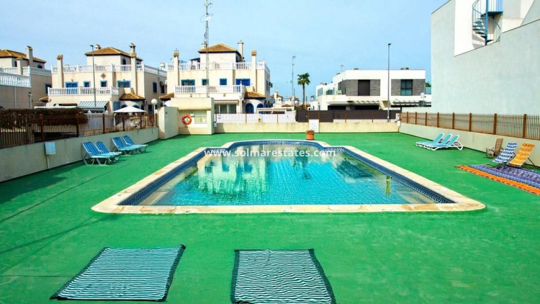 2 soveværelse Lejlighed til salg i Daya Vieja med swimmingpool - € 137.500 (Ref: 9844717)