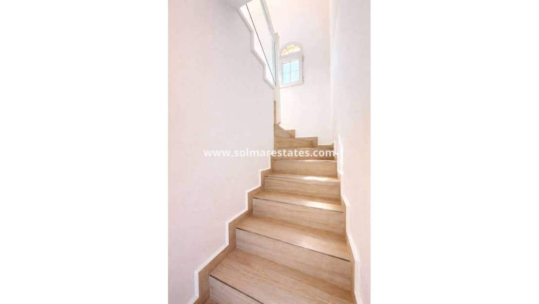 3 slaapkamer Villa te koop in Villamartin met zwembad - € 549.995 (Ref: 9844718)