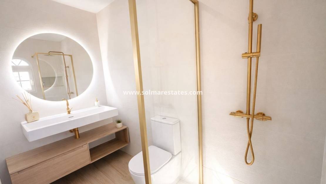 3 slaapkamer Villa te koop in Villamartin met zwembad - € 549.995 (Ref: 9844718)