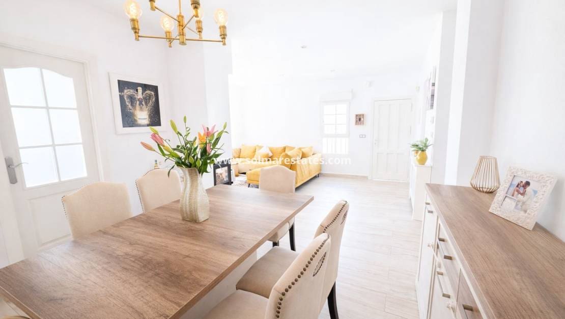 3 slaapkamer Villa te koop in Villamartin met zwembad - € 549.995 (Ref: 9844718)