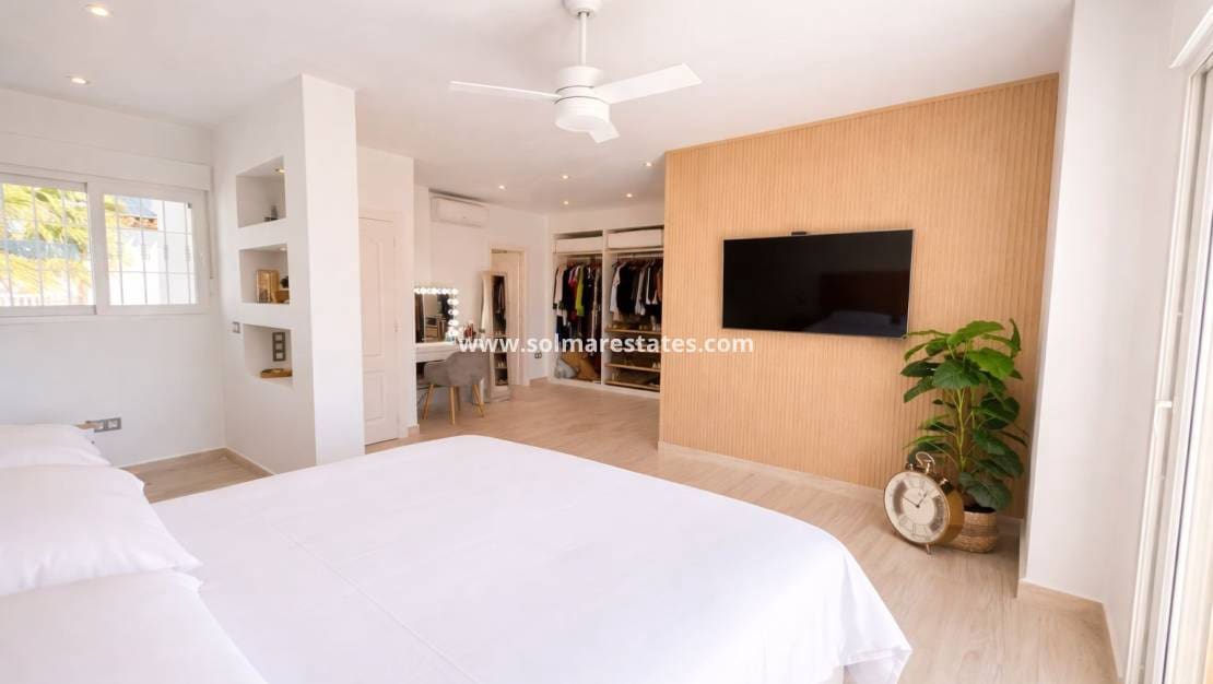 3 slaapkamer Villa te koop in Villamartin met zwembad - € 549.995 (Ref: 9844718)