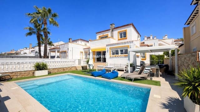 3 slaapkamer Villa te koop in Villamartin, Orihuela met zwembad - € 549.995 (Ref: 9844718)