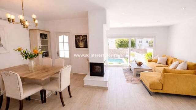 3 slaapkamer Villa te koop in Villamartin, Orihuela met zwembad - € 549.995 (Ref: 9844718)