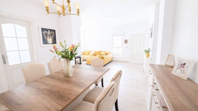 3 slaapkamer Villa te koop in Villamartin, Orihuela met zwembad - € 549.995 (Ref: 9844718)