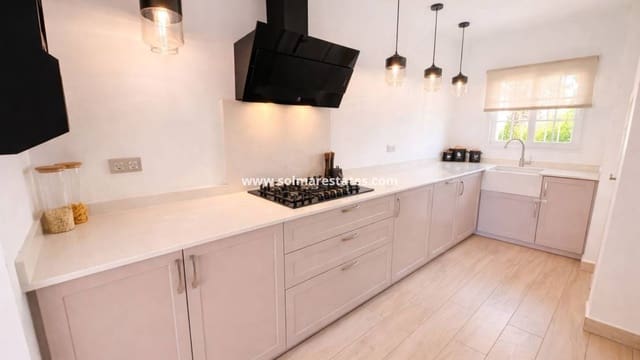 3 slaapkamer Villa te koop in Villamartin, Orihuela met zwembad - € 549.995 (Ref: 9844718)