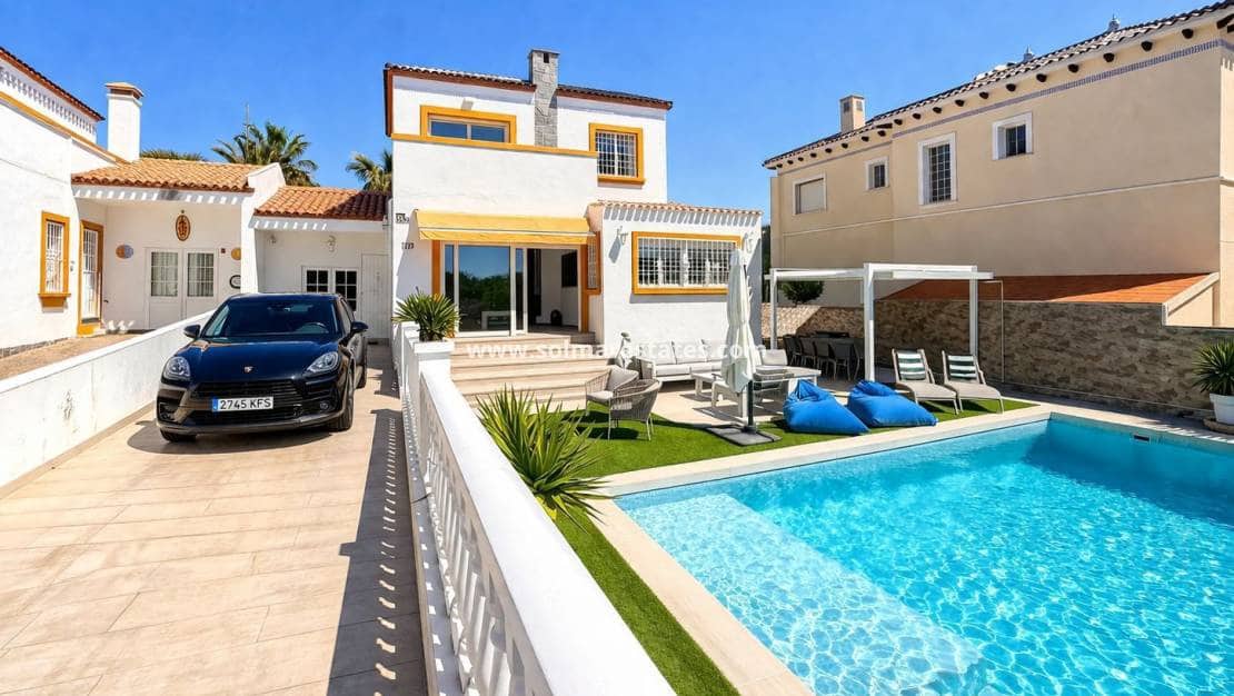 3 slaapkamer Villa te koop in Villamartin met zwembad - € 549.995 (Ref: 9844718)