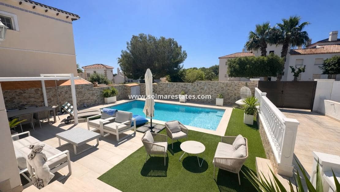 3 slaapkamer Villa te koop in Villamartin met zwembad - € 549.995 (Ref: 9844718)