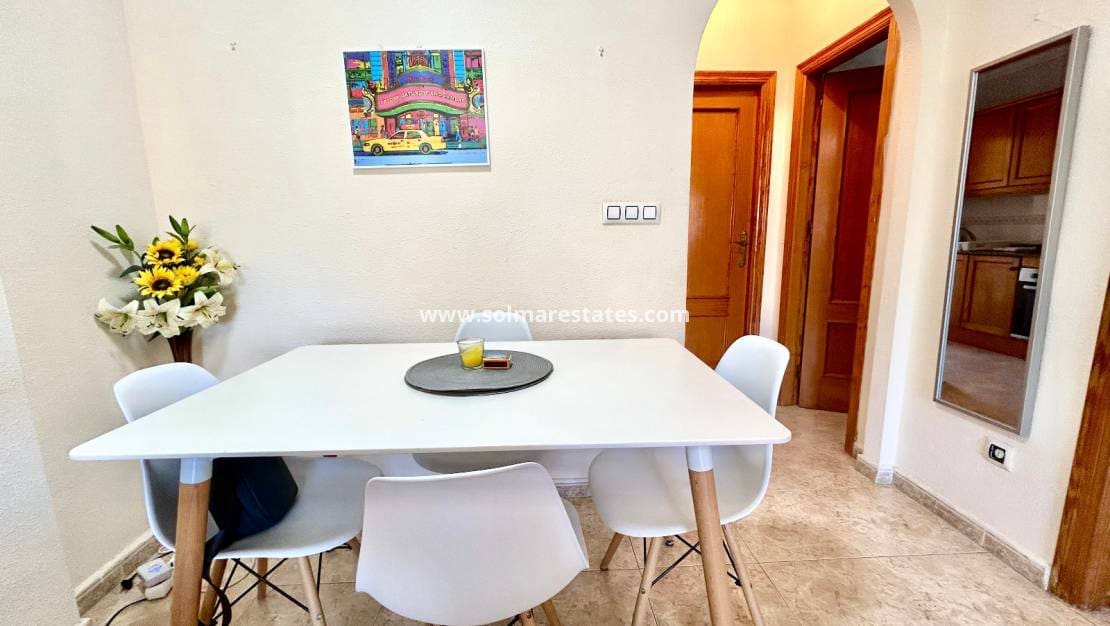 2 makuuhuone Huoneisto myytävänä paikassa La Zenia mukana uima-altaan - 165 000 € (Ref: 9850639)