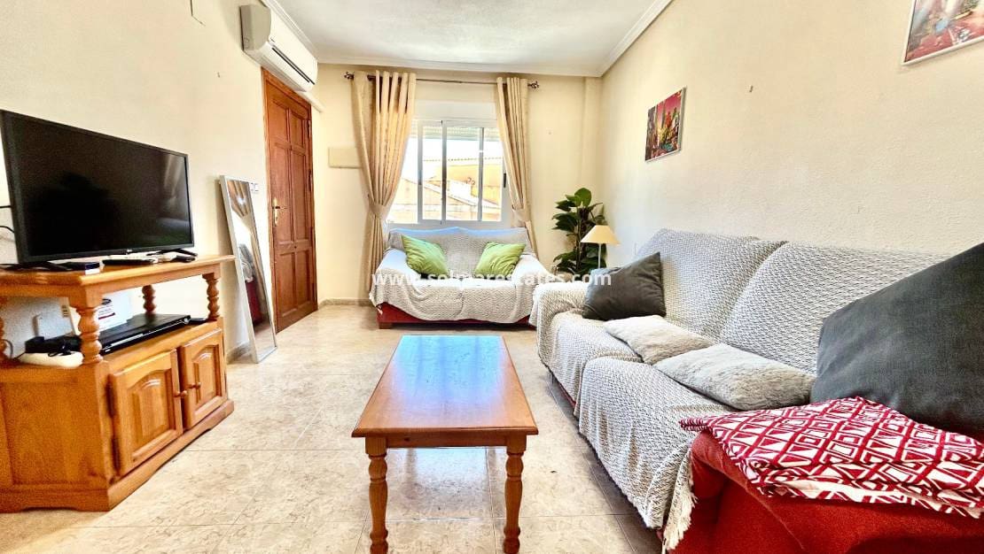 2 makuuhuone Huoneisto myytävänä paikassa La Zenia mukana uima-altaan - 165 000 € (Ref: 9850639)