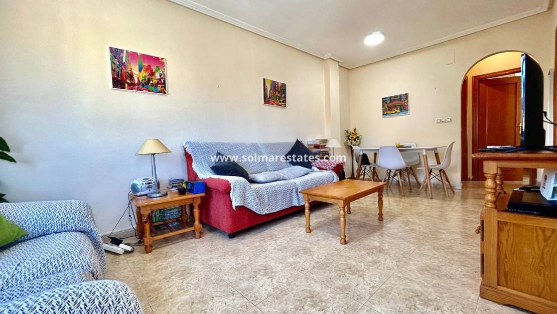 2 makuuhuone Huoneisto myytävänä paikassa La Zenia mukana uima-altaan - 165 000 € (Ref: 9850639)