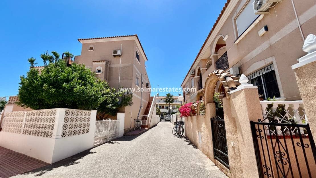 2 makuuhuone Huoneisto myytävänä paikassa La Zenia mukana uima-altaan - 165 000 € (Ref: 9850639)