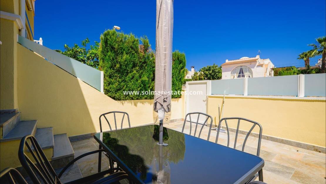 3 soverom Hus til salgs i Villamartin med svømmebasseng - € 239 900 (Ref: 9853016)