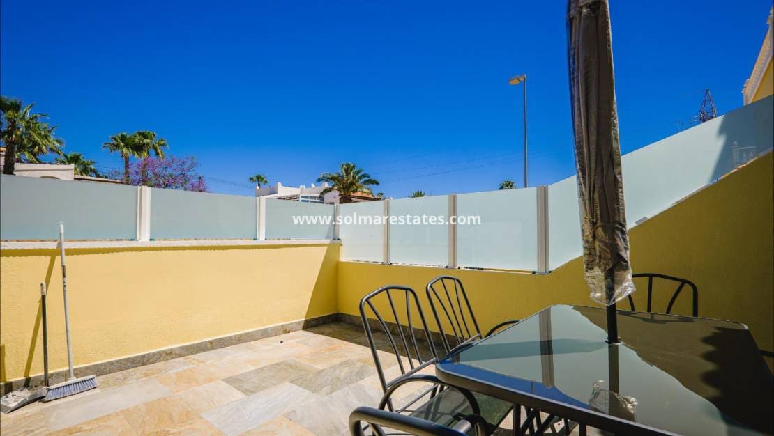 3 soverom Hus til salgs i Villamartin med svømmebasseng - € 239 900 (Ref: 9853016)
