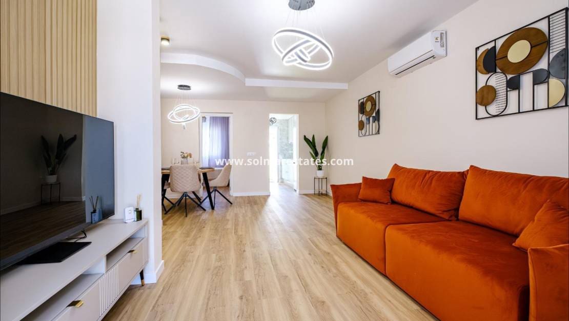 3 soverom Hus til salgs i Villamartin med svømmebasseng - € 239 900 (Ref: 9853016)