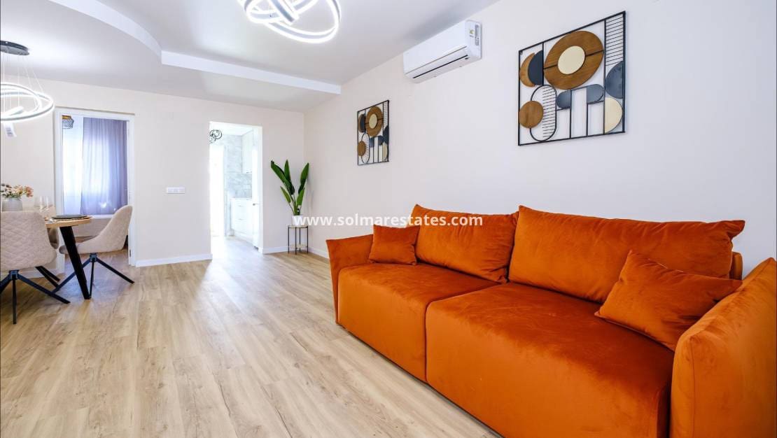 3 soverom Hus til salgs i Villamartin med svømmebasseng - € 239 900 (Ref: 9853016)
