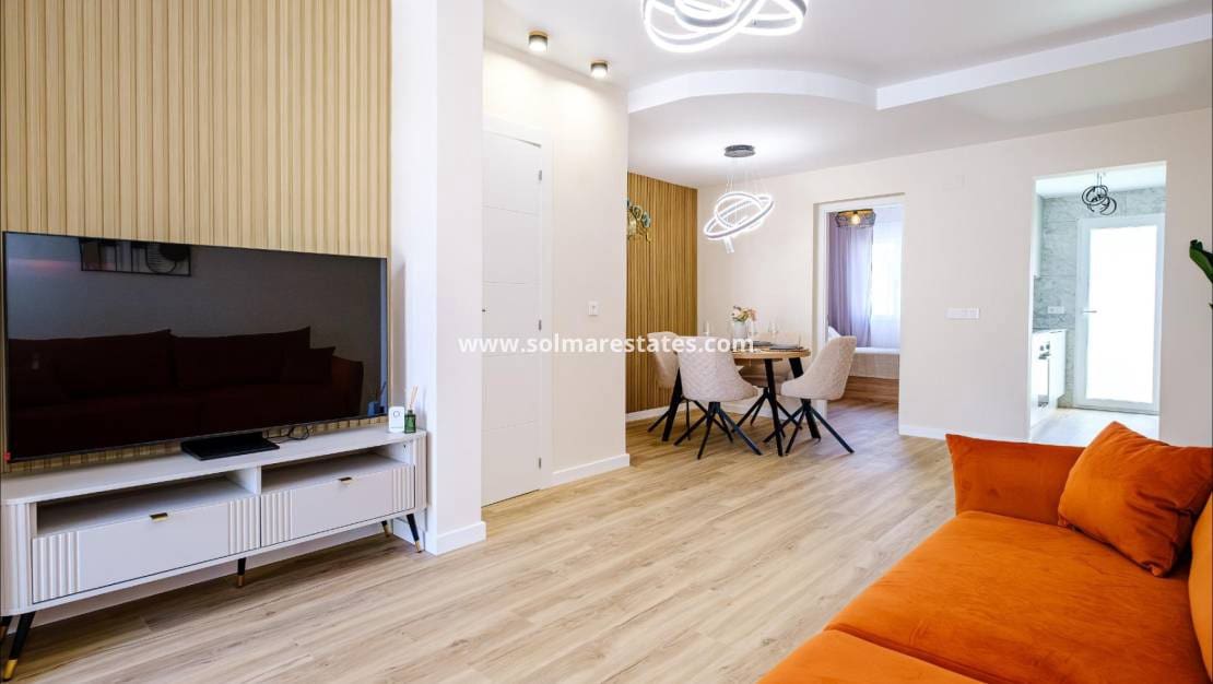 3 soverom Hus til salgs i Villamartin med svømmebasseng - € 239 900 (Ref: 9853016)