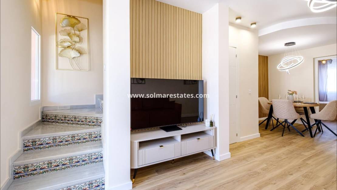 3 soverom Hus til salgs i Villamartin med svømmebasseng - € 239 900 (Ref: 9853016)