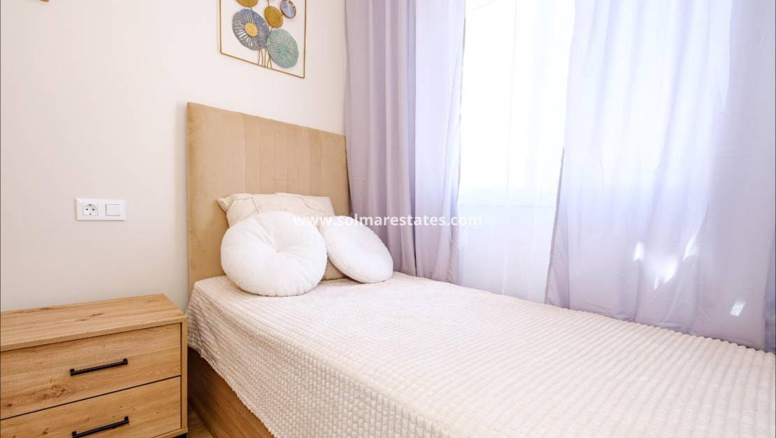 3 soverom Hus til salgs i Villamartin med svømmebasseng - € 239 900 (Ref: 9853016)
