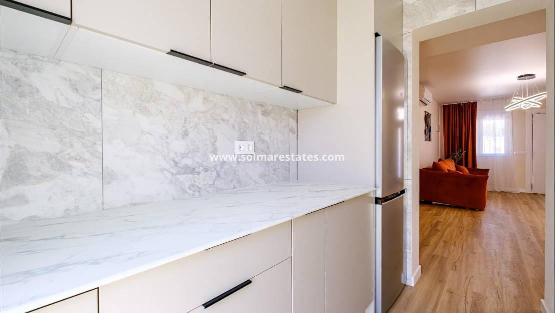 3 soverom Hus til salgs i Villamartin med svømmebasseng - € 239 900 (Ref: 9853016)