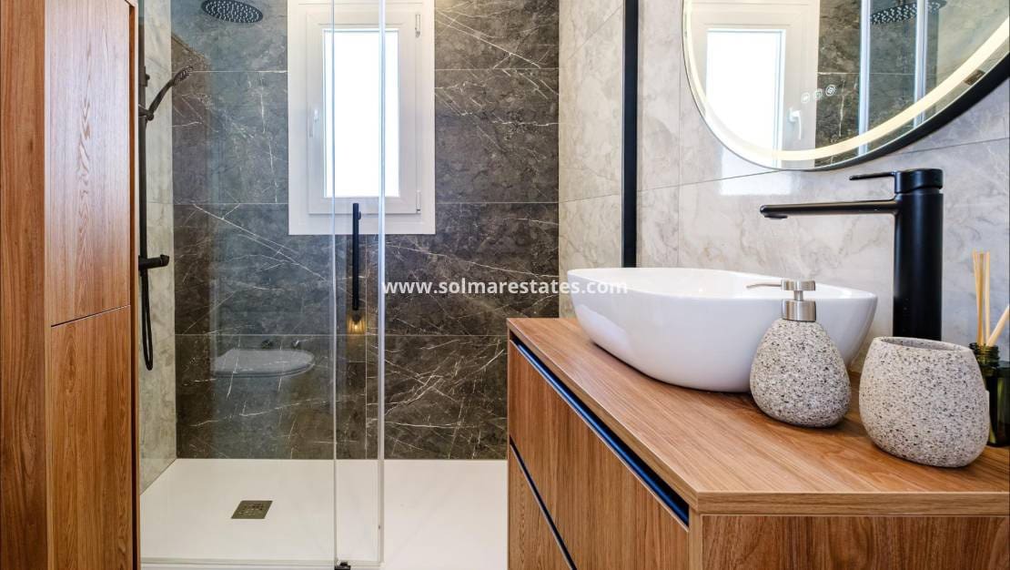 3 soverom Hus til salgs i Villamartin med svømmebasseng - € 239 900 (Ref: 9853016)