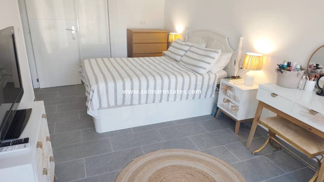 3 soveværelse Bungalow til salg i Villamartin med swimmingpool - € 295.000 (Ref: 9854607)