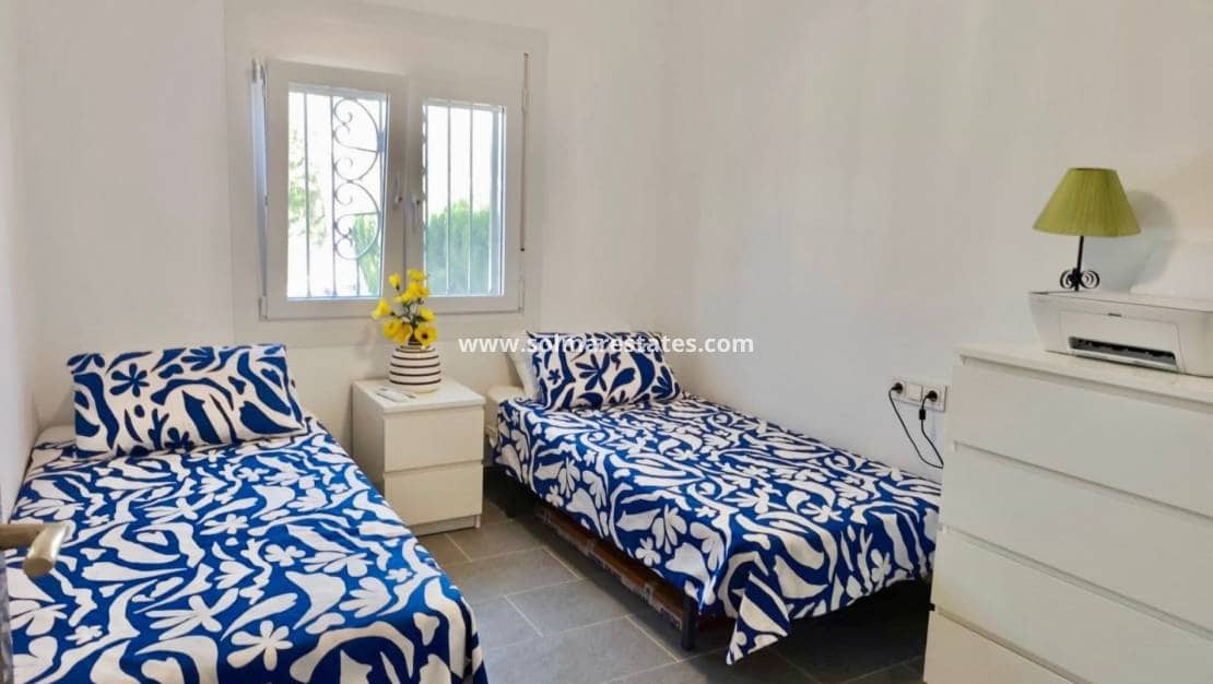 3 soveværelse Bungalow til salg i Villamartin med swimmingpool - € 295.000 (Ref: 9854607)